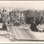 کارت پستال عکسی با تصویر قالیبافان در کردستان